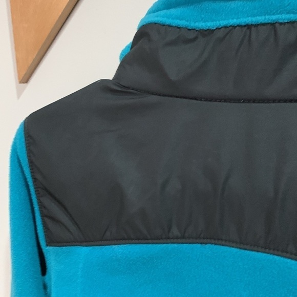Turquoise blue Columbia fleece size medium - Picture 7 of 8